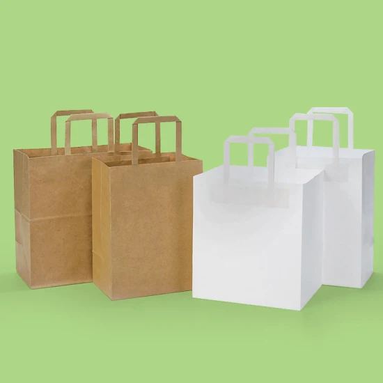Maßgeschneiderte Geschenkpapiertüten für kleine oder große modische Lebensmittelverpackungen. Biologisch abbaubare Kraftpapiertüten mit flachem Griff